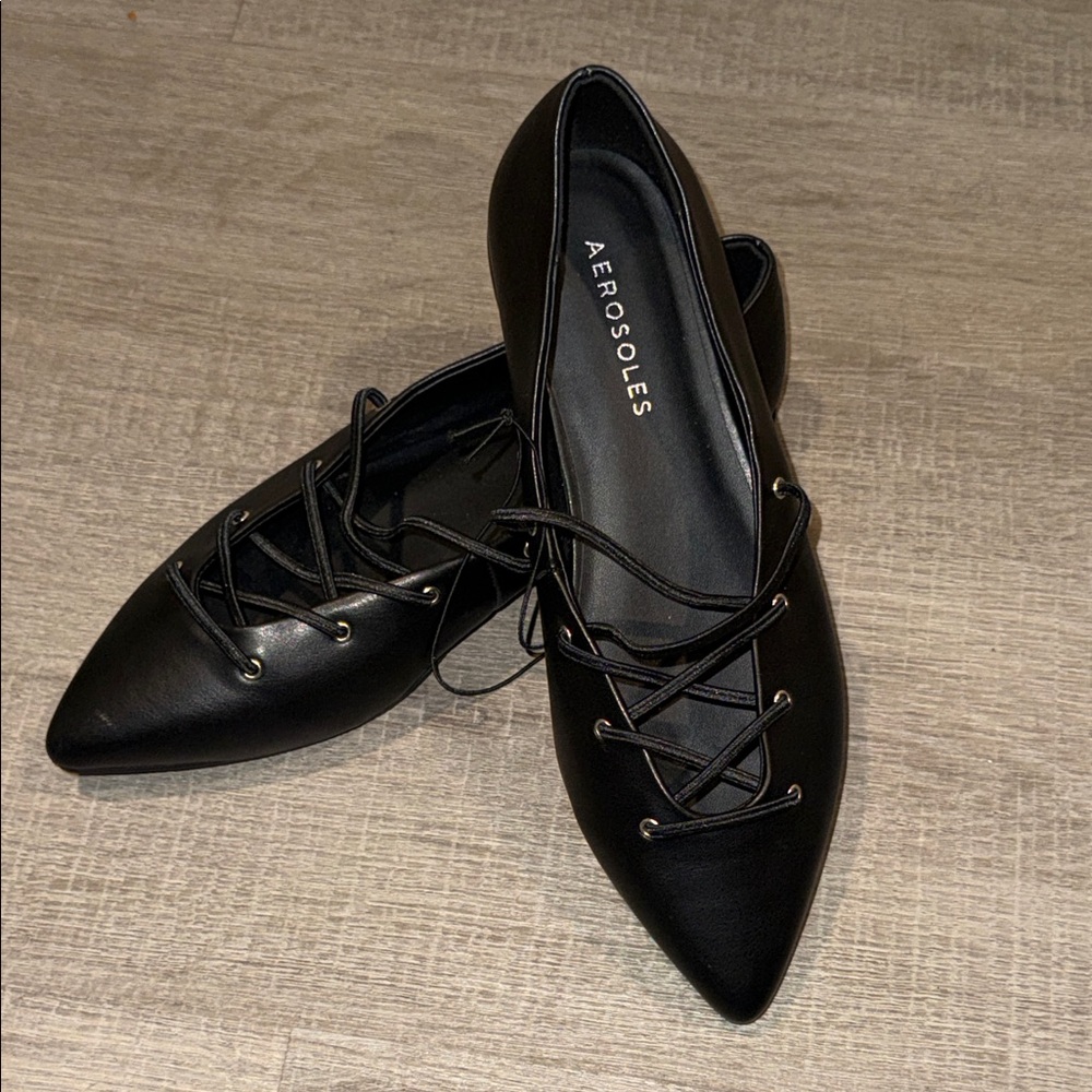 AEROSOLES Women's Black Lace-Up Flats